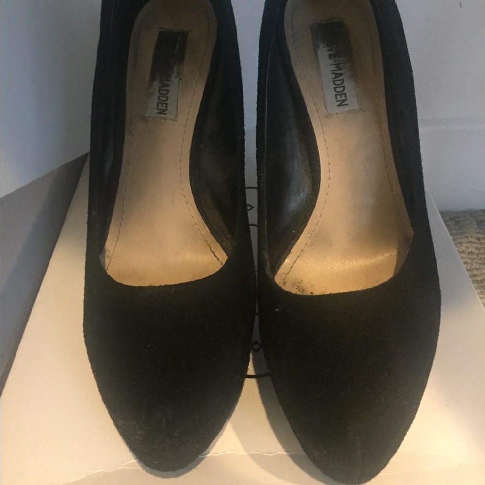 Steve Madden black suede heels